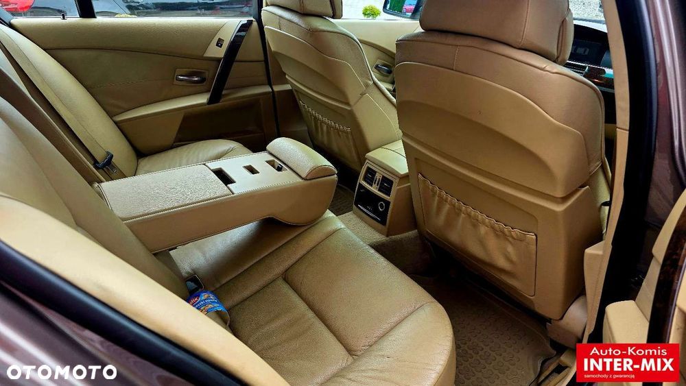 BMW Seria 5 523i - 34