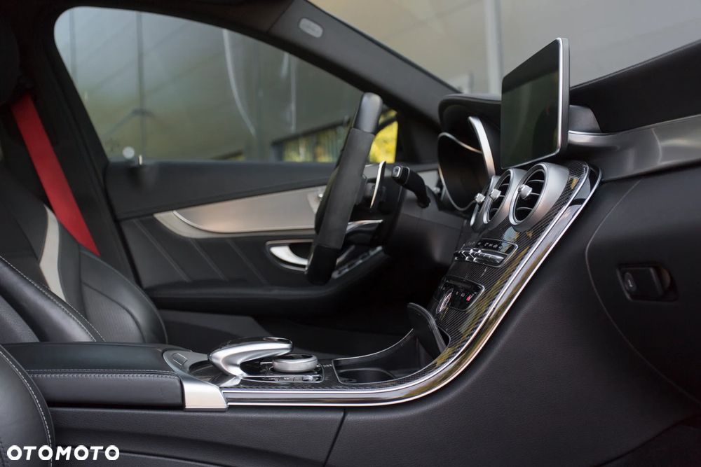 Mercedes-Benz Klasa C AMG 63 S AMG Speedshift 7G-MCT - 35