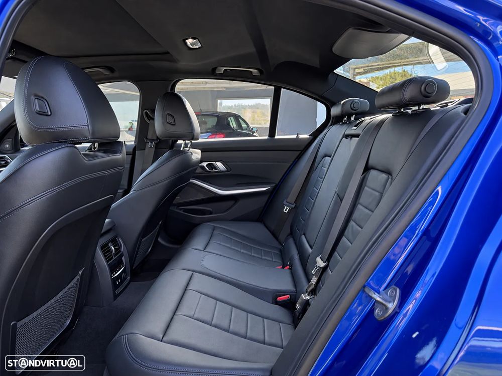 BMW 330 i Pack M Auto - 18