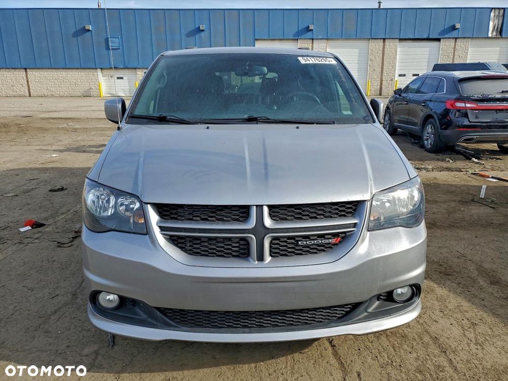 Dodge Grand Caravan - 6