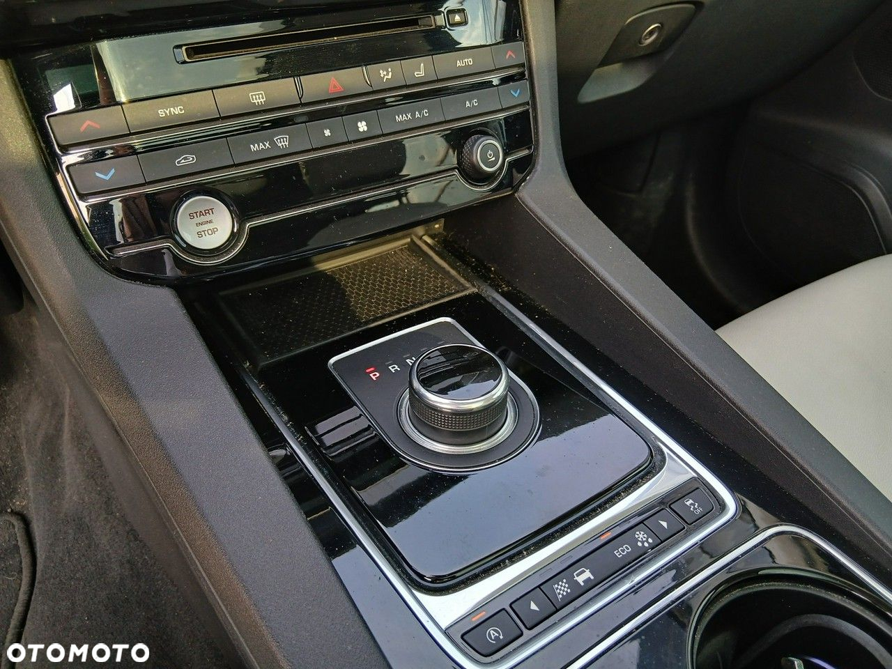 Jaguar F-Pace - 16
