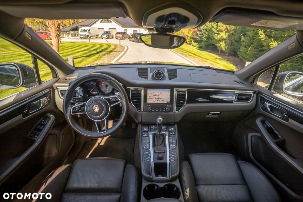 Porsche Macan - 24