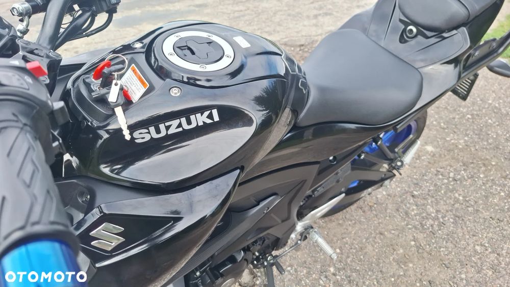 Suzuki GSX - 31