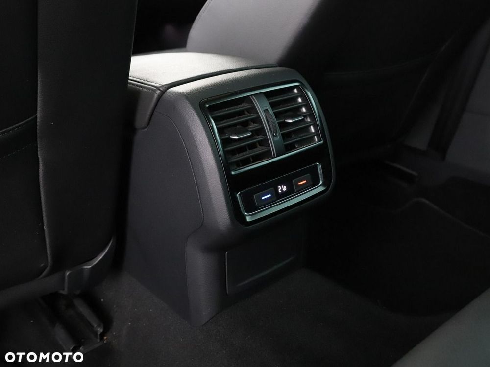 Volkswagen Passat Variant 1.5 TSI OPF DSG Highline - 39