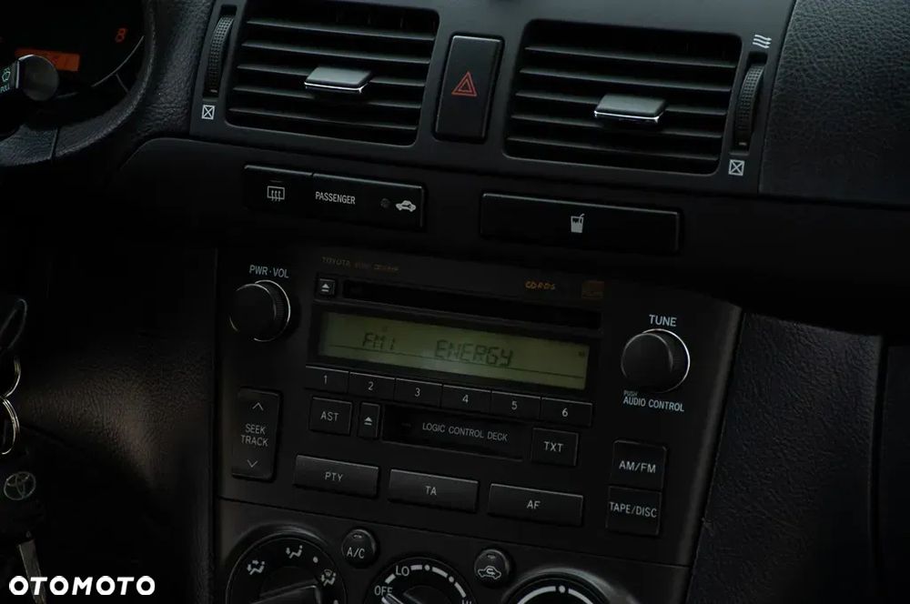 Toyota Avensis 1.8 VVT-i Combi - 19