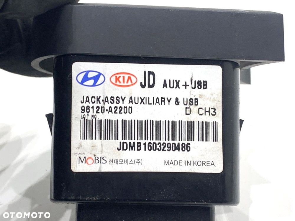 GNIAZDO USB  KIA CEE'D Sportswagon (JD) 2012 - 2018 1.6 CRDi 136 100 kW [136 KM] olej napędowy 2015 - 5