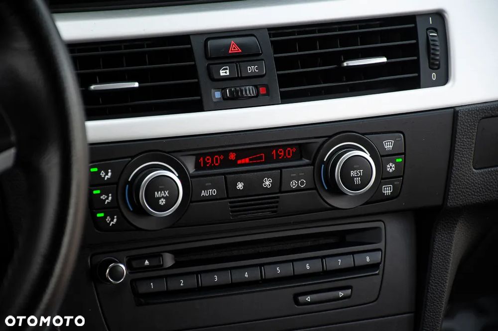 BMW Seria 3 318i Edition Sport - 34