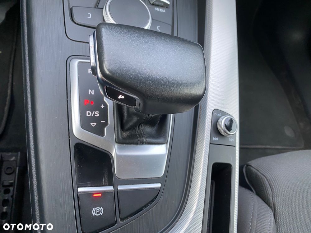 Audi A4 Avant 40 TDI quattro S tronic S line - 35