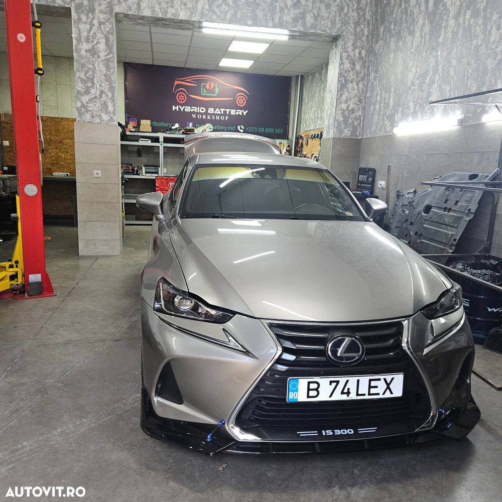 Lexus Seria IS 300h Executive Plus - 12