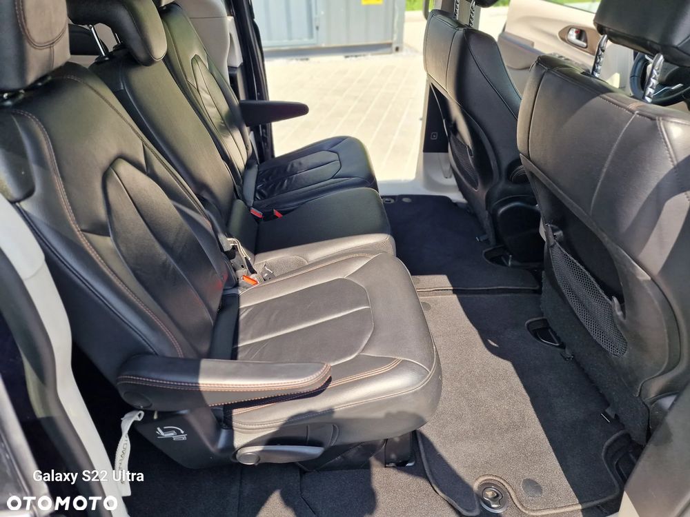Chrysler Pacifica - 12