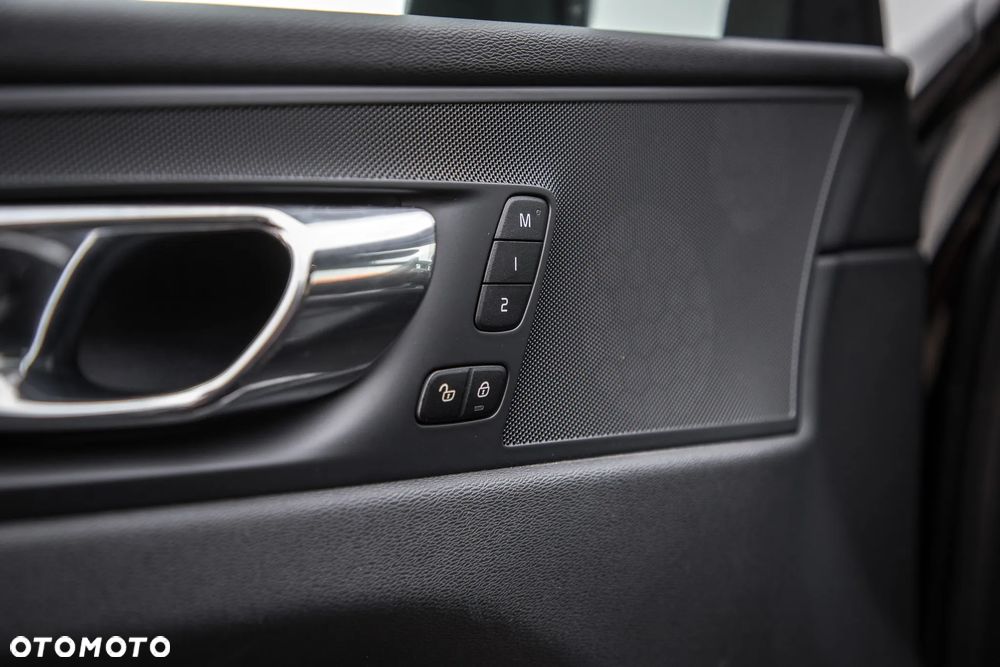 Volvo XC 60 D4 SCR Inscription - 25