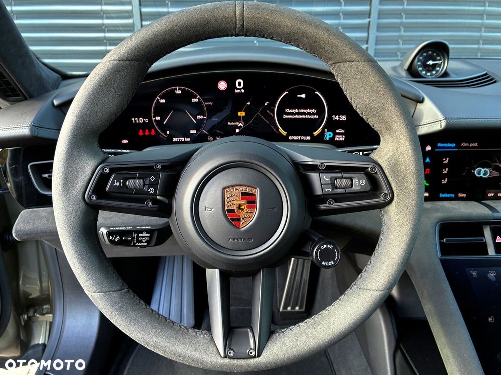 Porsche Taycan - 25