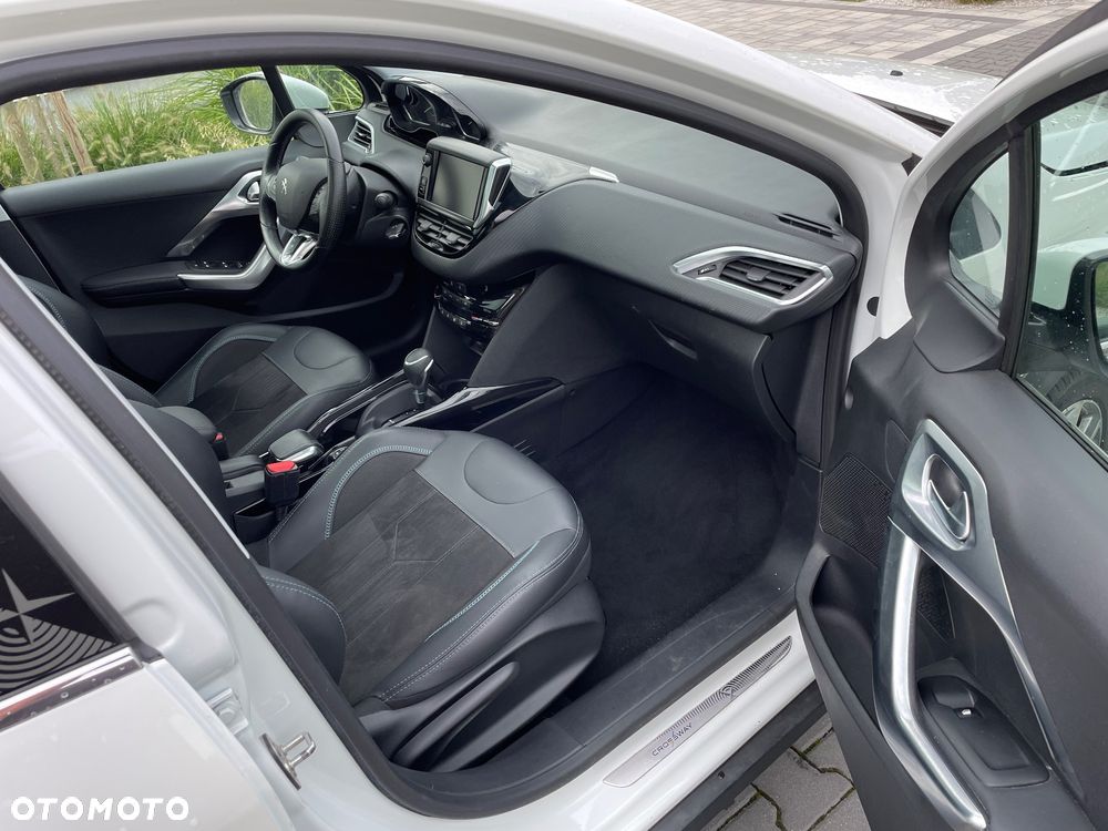 Peugeot 2008 1.2 Pure Tech GPF Crossway S&S EAT6 - 11