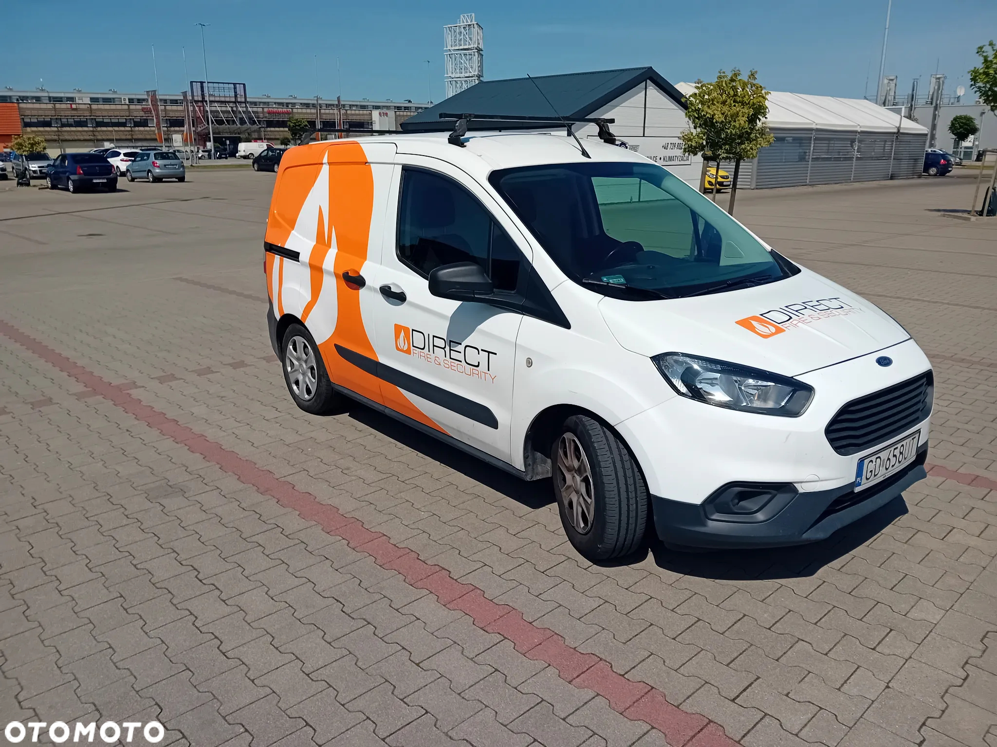 Ford Transit Courier 1.0 EcoBoost Ambiente - 2
