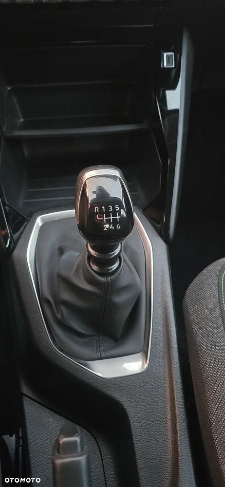 Peugeot 208 - 24