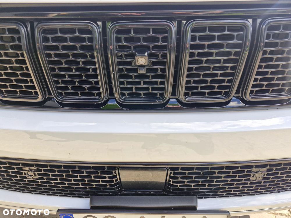 Jeep Wagoneer - 33