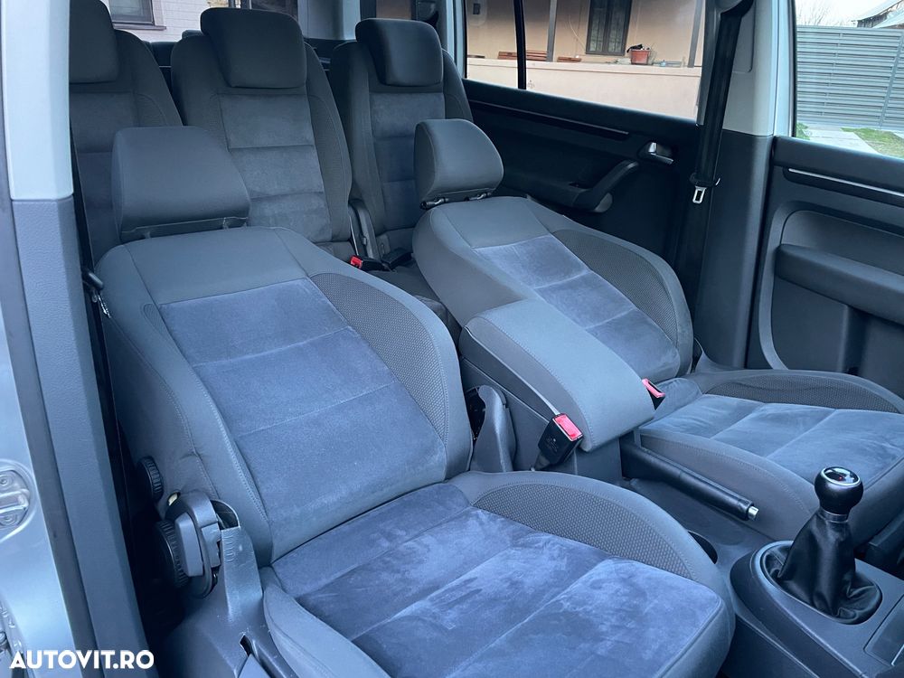 Volkswagen Touran - 24