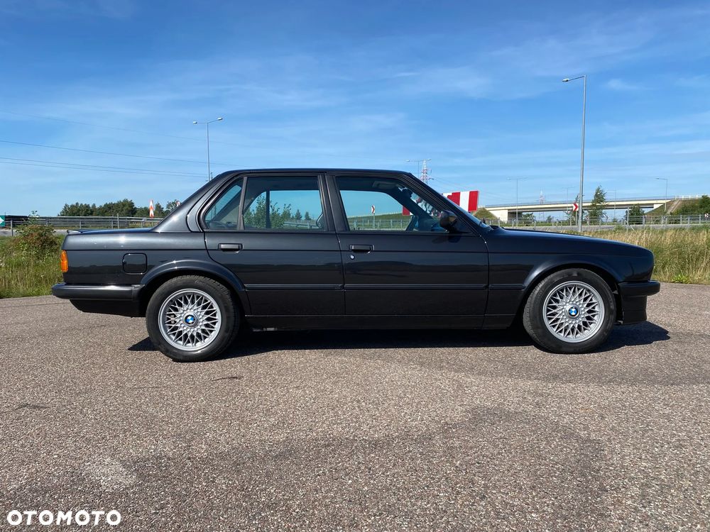 BMW Seria 3 325i - 1