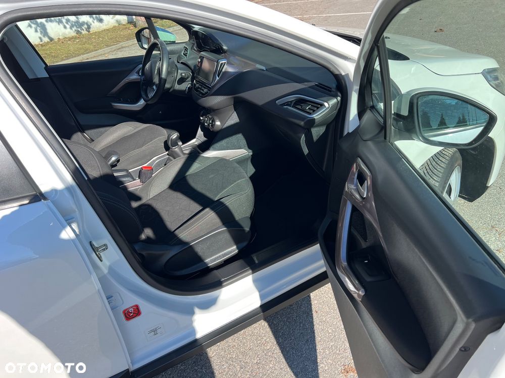 Peugeot 2008 PureTech 82 Urban Move - 27