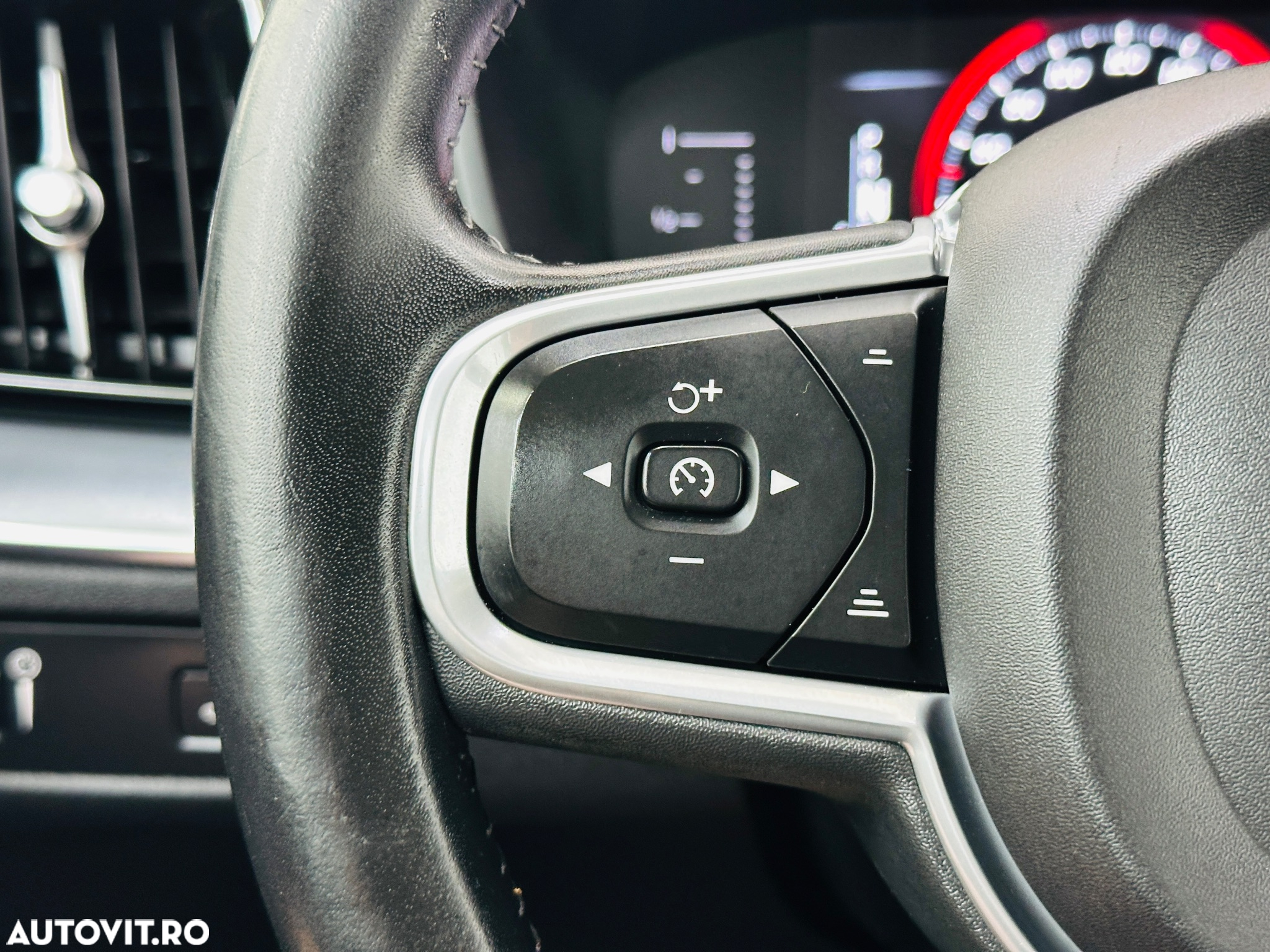 Volvo XC 60 D4 AWD Momentum - 30