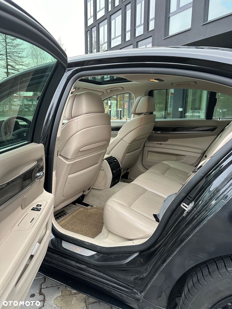 BMW Seria 7 - 11