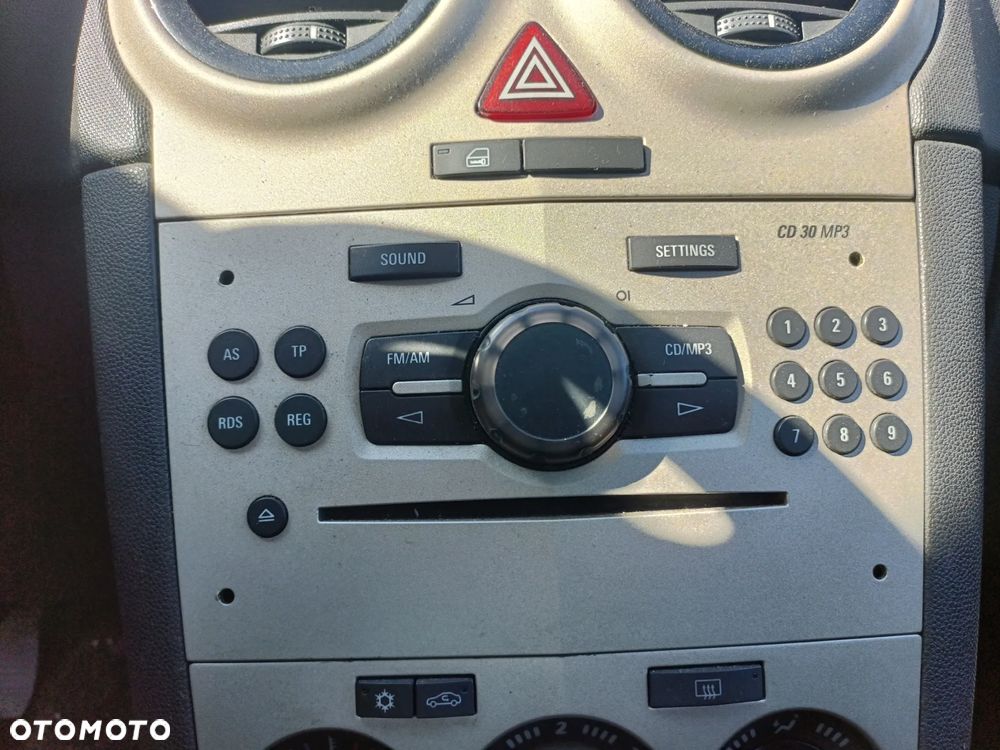OPEL CORSA IV D 06-14 2010 r. 3D VAN radioodtwarzacz radioodbiornik radio  * - 1