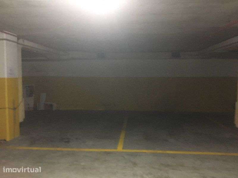 Aluga lugar de garagem no Porto, João das Regras - Grande imagem: 2/4