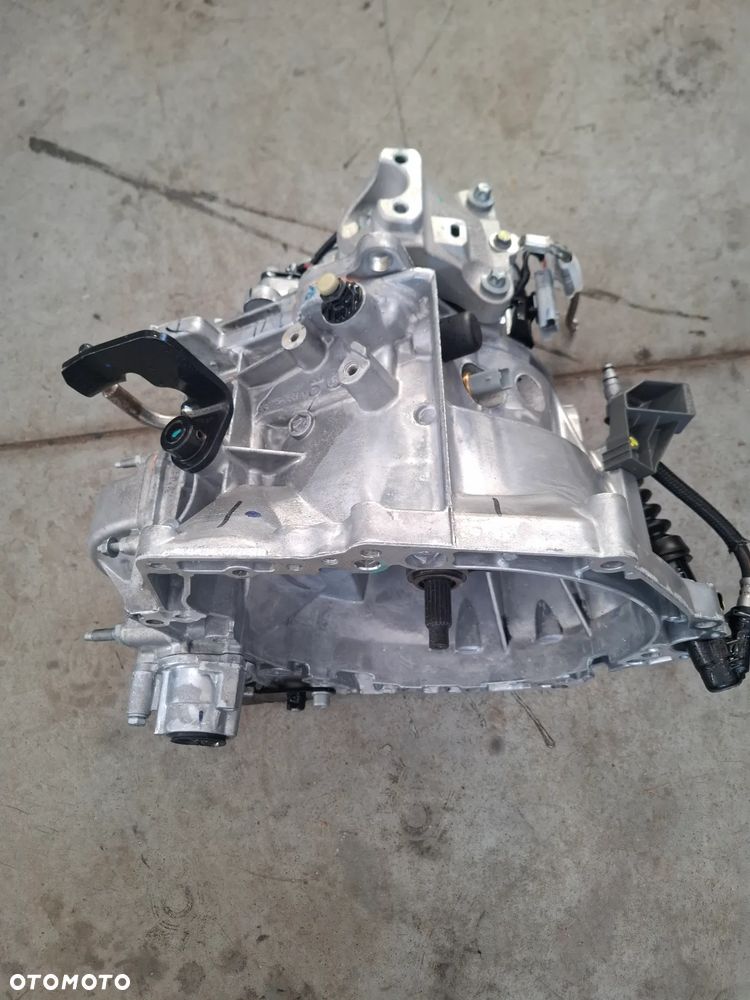 Peugeot 208 II lift 25r 5tys km 6-biegow 9811243810 - 2