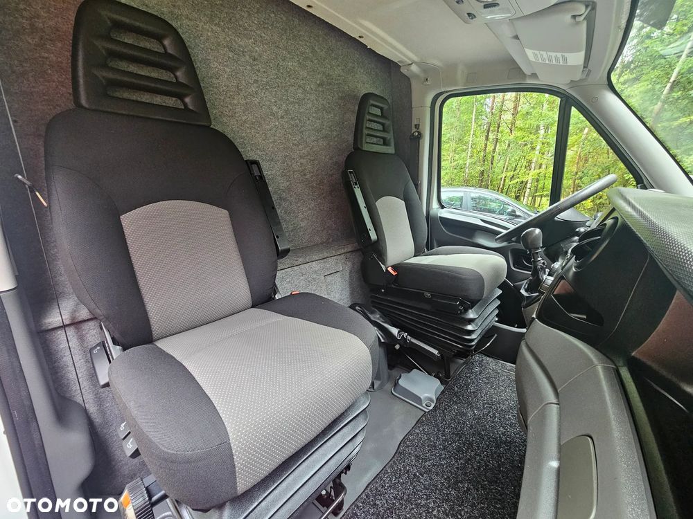 Iveco Daily BLIŹNIAKI Hak 3,5 tony - 32