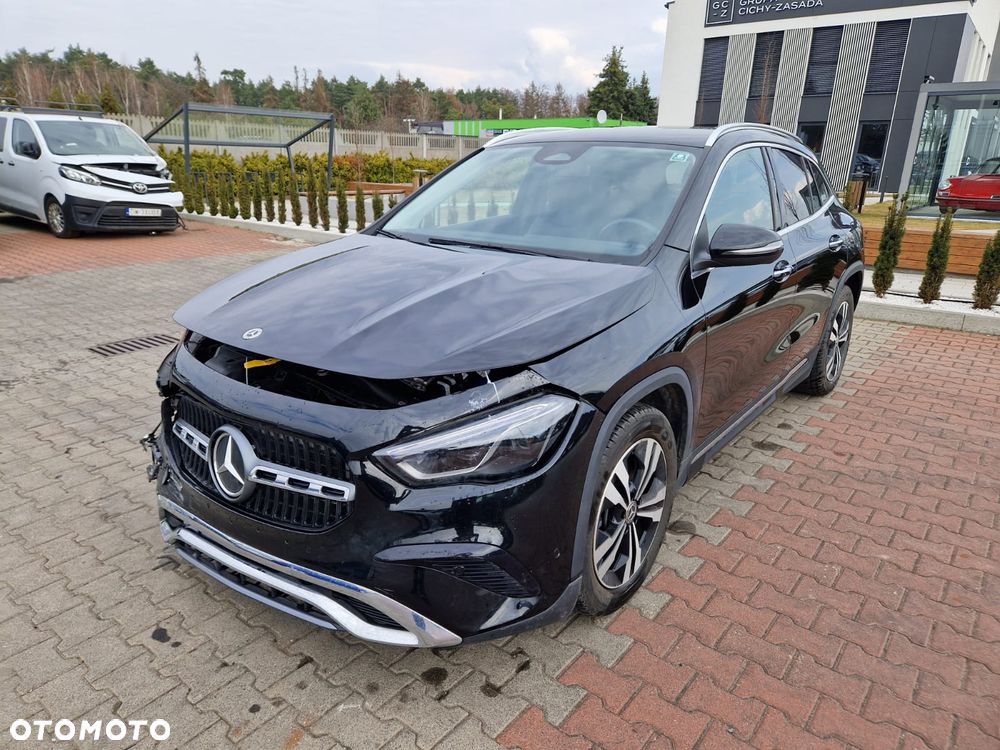 Mercedes-Benz GLA 220 d 4-Matic Edition 1 - 2