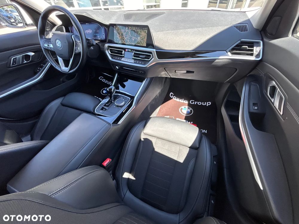 BMW Seria 3 320e xDrive Sport Line - 29