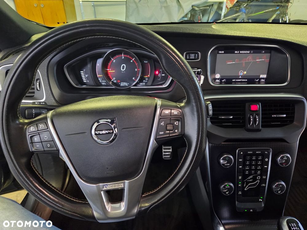Volvo V40 D3 Drive-E SCR R-Design Momentum - 8