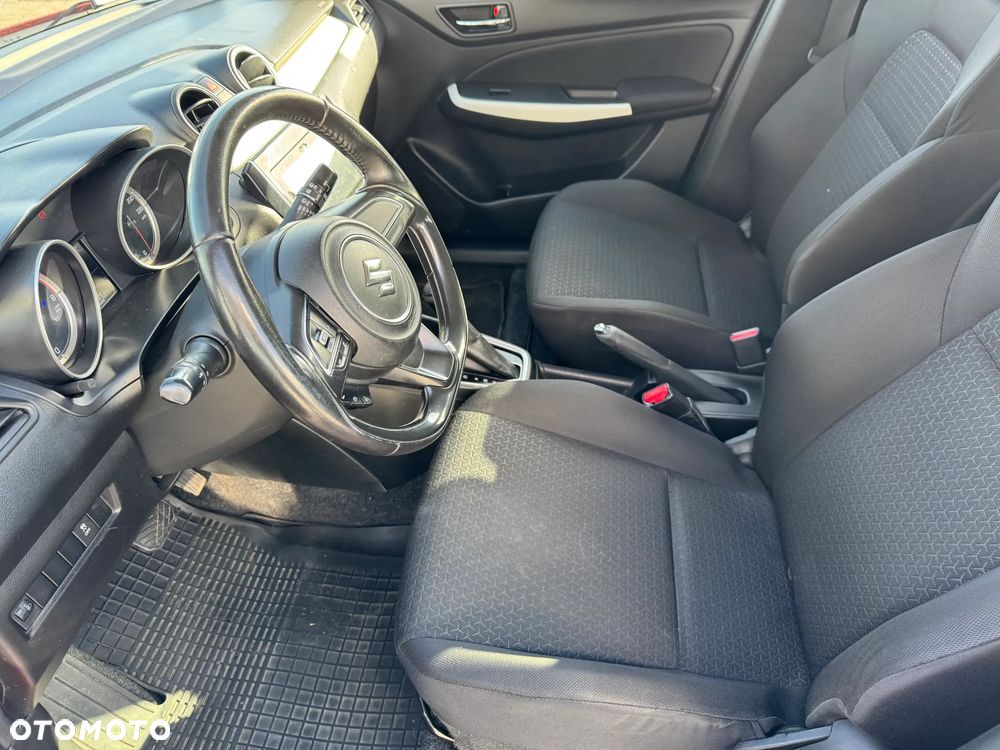Suzuki Swift 1.2 Premium Plus CVT - 6