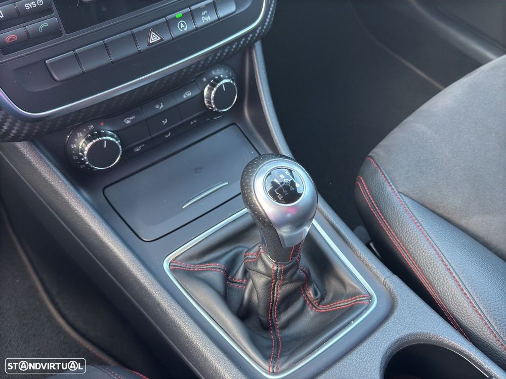 Mercedes-Benz A 180 d AMG Line - 10