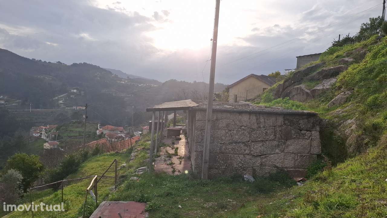 Moradia em pedra para restauro com aproximadamente 500m2 de terreno. - Grande imagem: 3/14