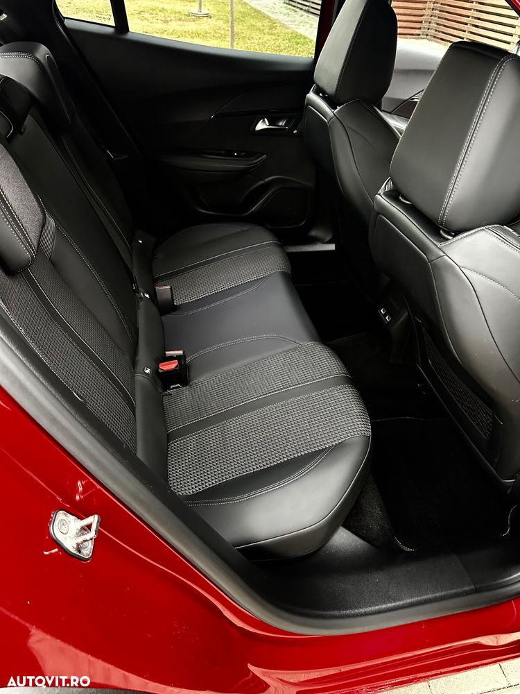 Peugeot 2008 PureTech 130 EAT8 GT - 13