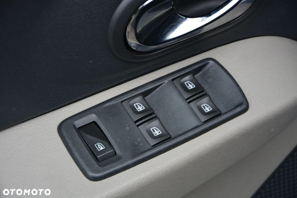 Dacia Lodgy 1.6 MPI 85 Laureate - 24