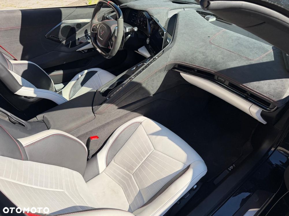 Chevrolet Corvette - 22