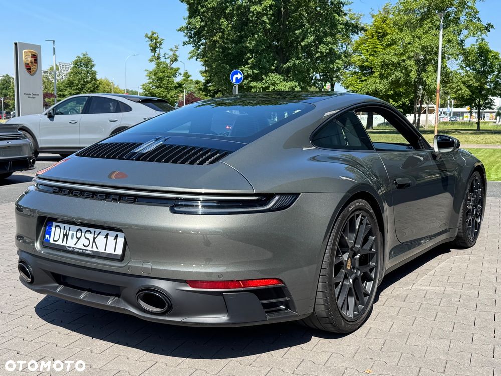 Porsche 911 Carrera 4 GTS - 11