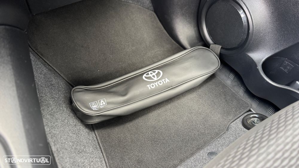 Toyota Hilux 2.4 D-4D 4X4 - 30