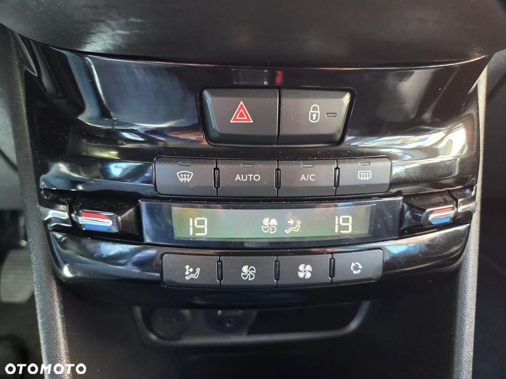 Peugeot 2008 1.2 Pure Tech Style EU6 - 15