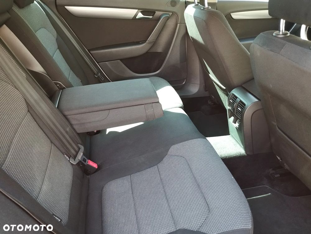 Volkswagen Passat - 18