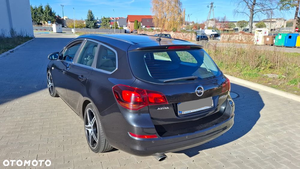 Opel Astra 1.6 Turbo 150 Jahre - 5
