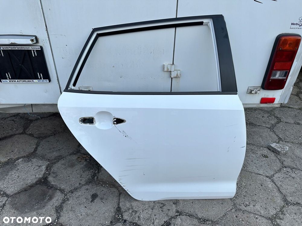 DRZWI PRAWE TYLNE PRAWY TYŁ TOYOTA COROLLA E21 KOMBI 19- - 1