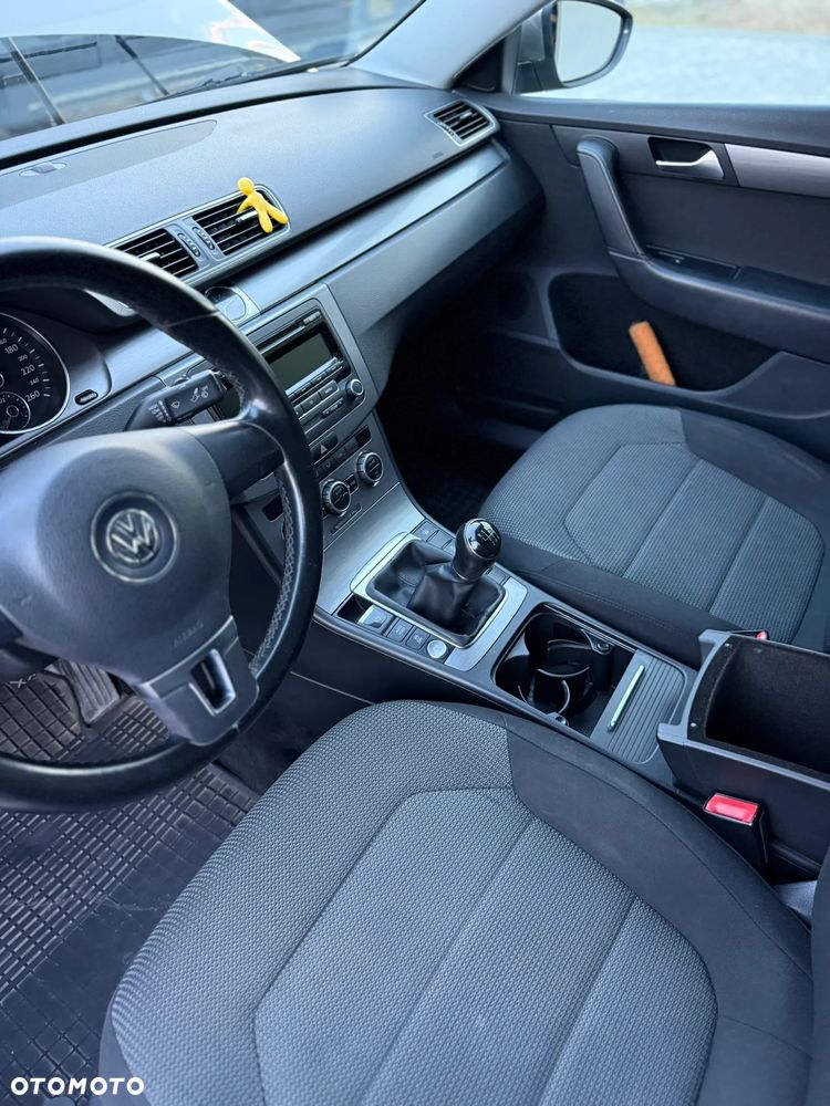 Volkswagen Passat - 19