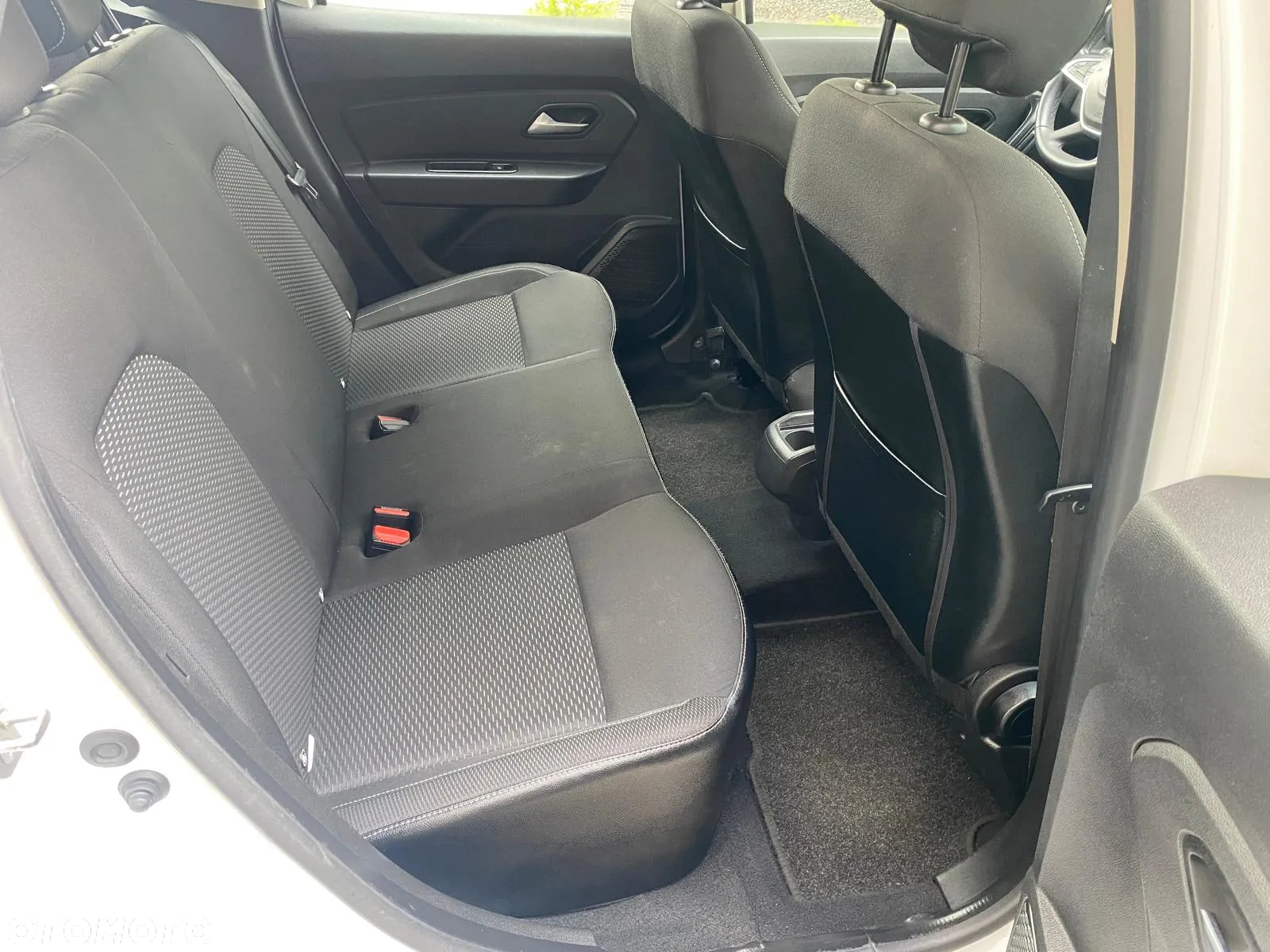Dacia Duster 1.6 SCe Laureate S&S - 27