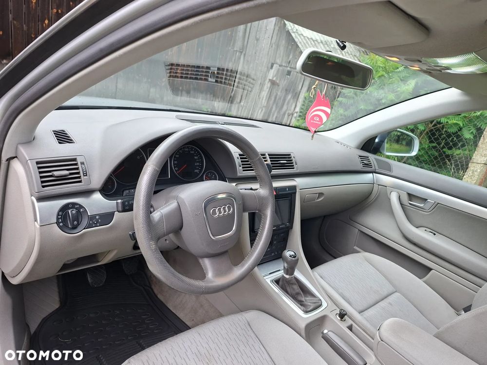 Audi A4 Limousine - 8