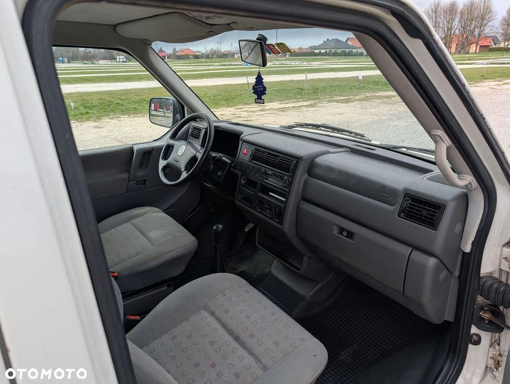 Volkswagen Caravelle - 11