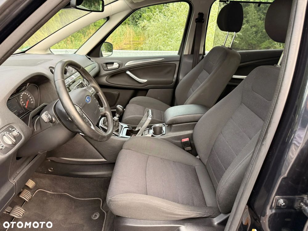 Ford S-Max - 17