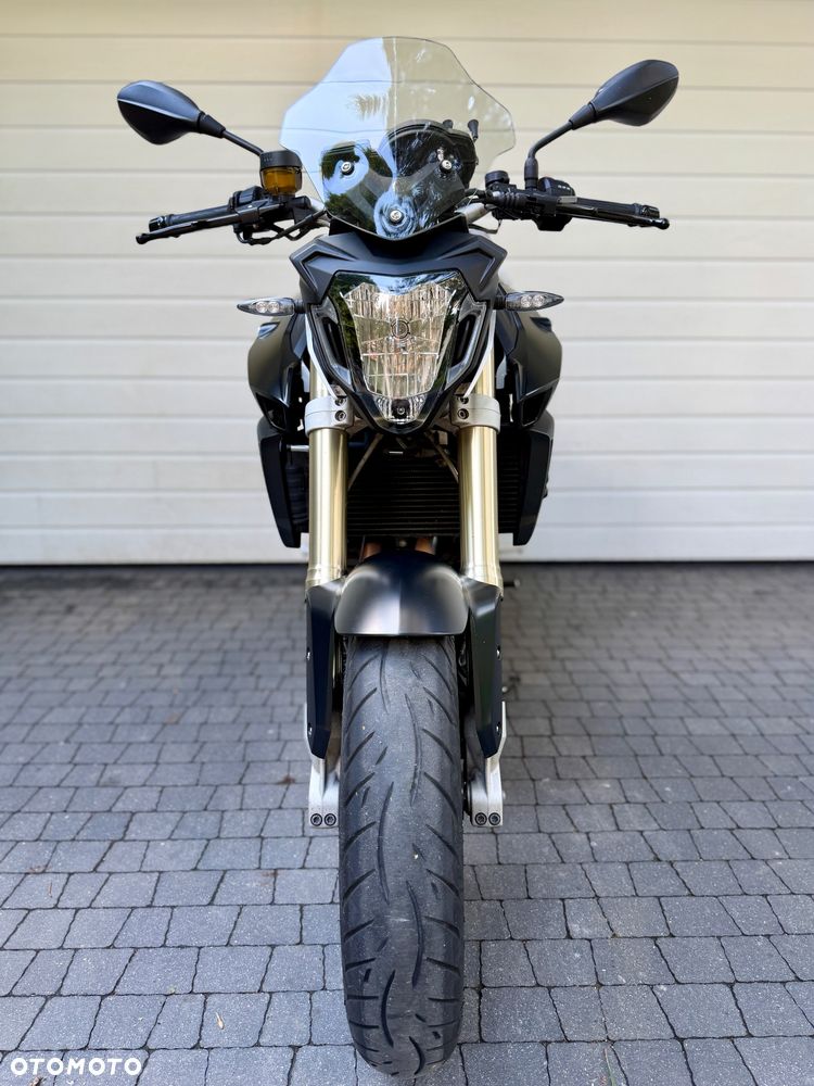 BMW F - 25